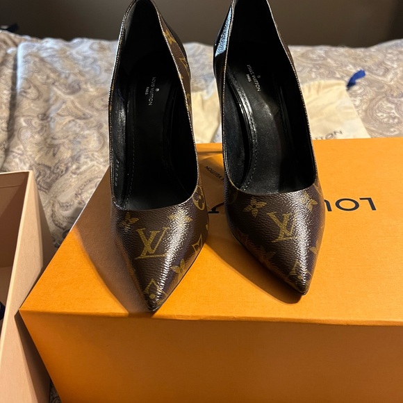 Louis Vuitton pumps - Picture 1 of 6